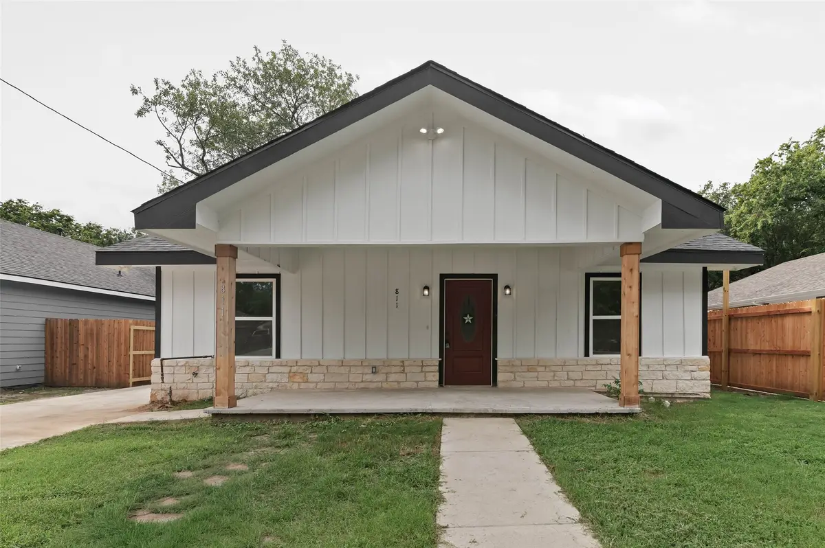 811 Ritchey Street, Gainesville, TX 76240 - Image #1