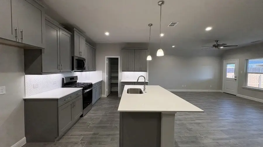 1173 Keystone Drive, Granbury, TX 76048 - Image #3