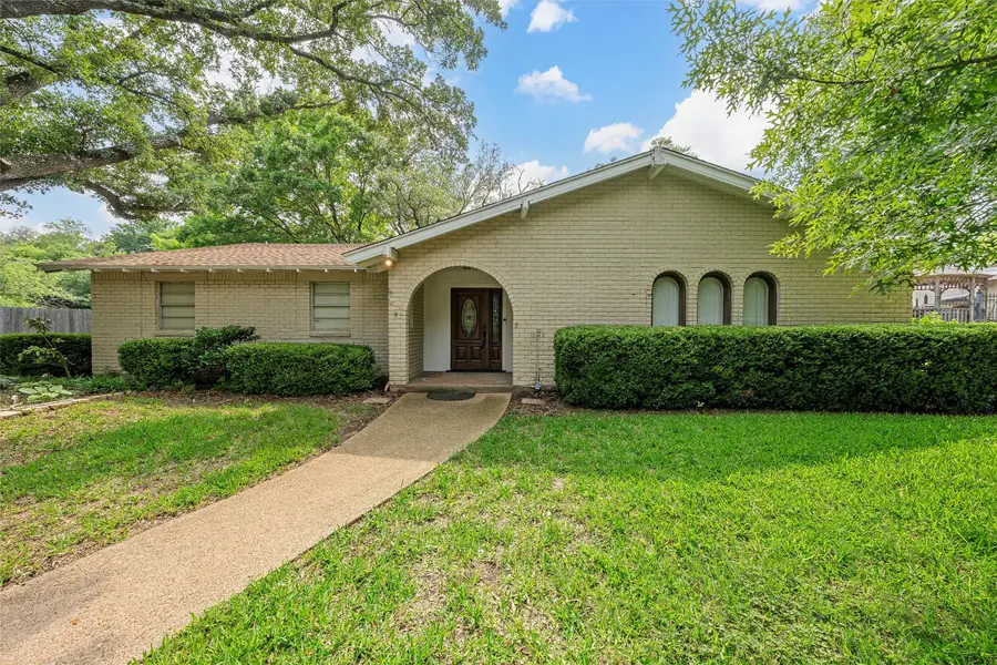120 Wooded Crest Drive, Woodway, TX 76712 - Image #3