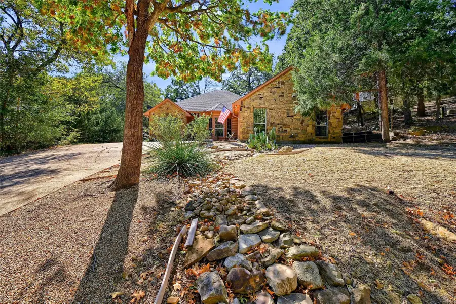 118 Hacienda Drive, Pottsboro, TX 75076 - Image #2