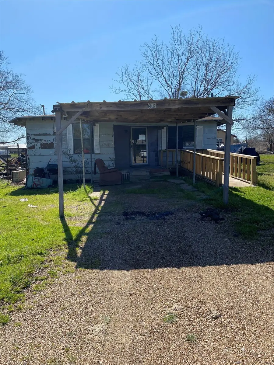 303 Pecan Street, Bardwell, TX 75101 - Image #2