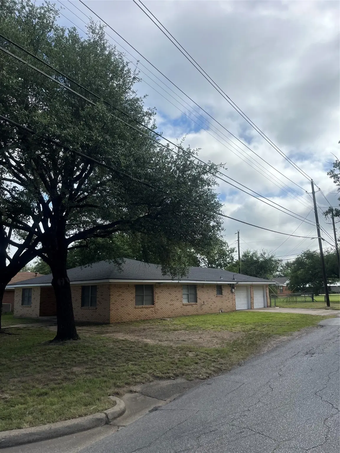 101 Oakland Drive, Lacy Lakeview, TX 76705 - Image #1