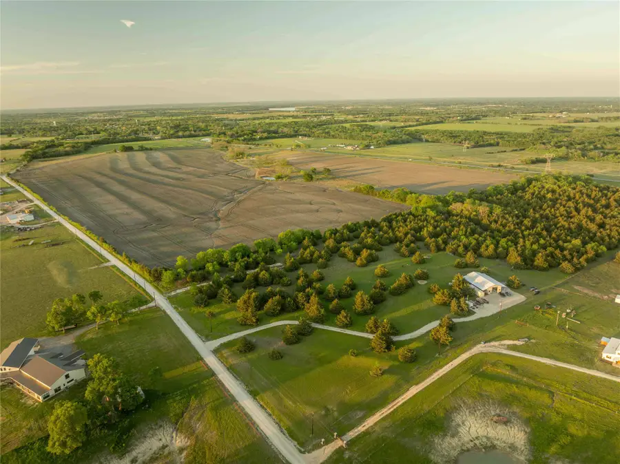 934 Everheart Road, Bells, TX 75414 - Image #3