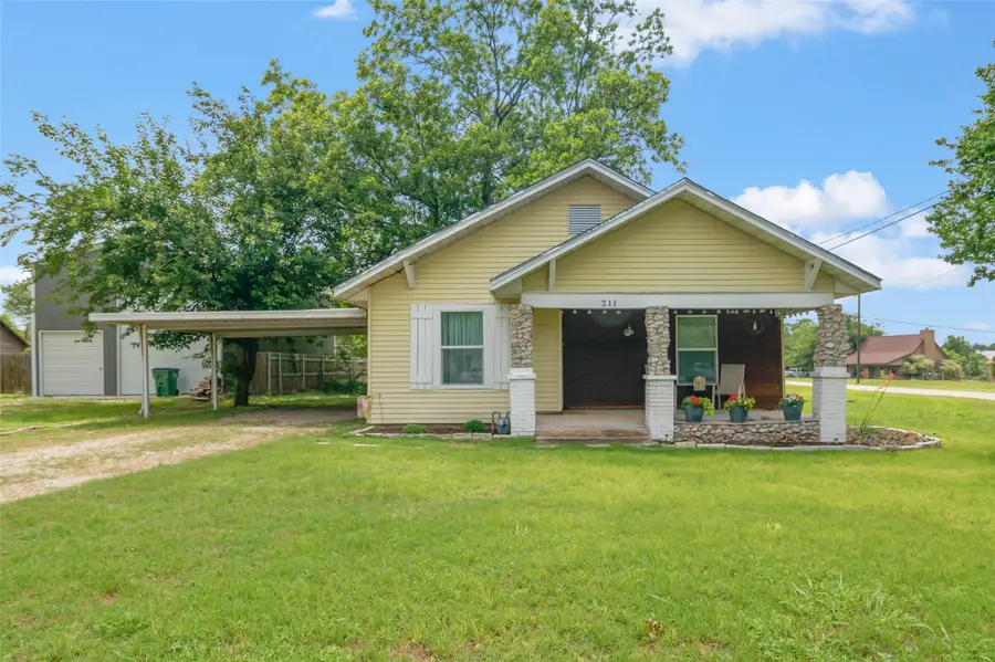 211 S Wickham Street, Alvord, TX 76225 - Image #2