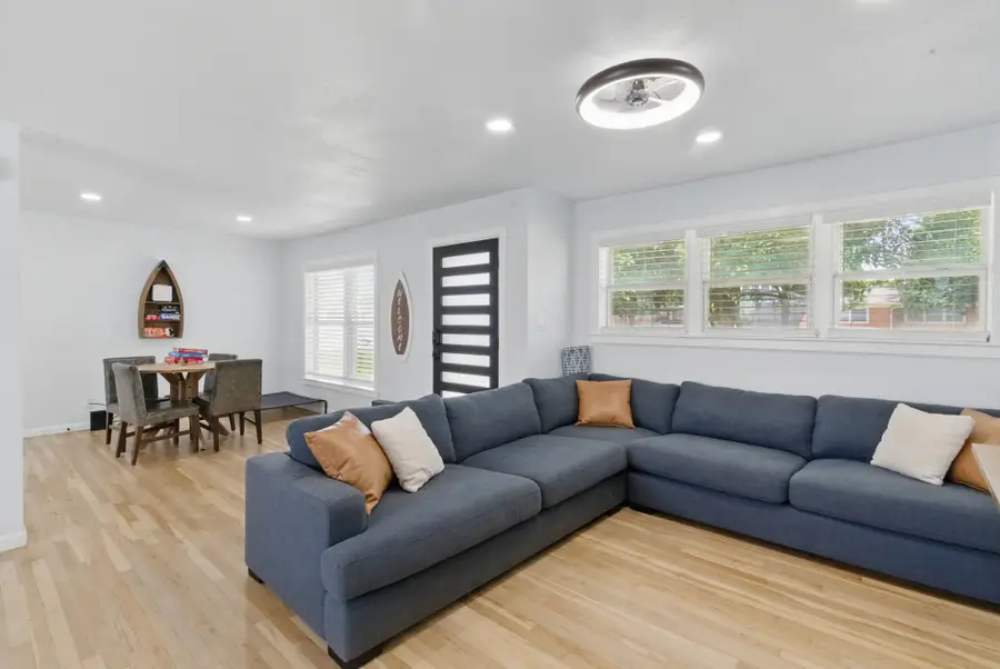 613 Crestview Drive, Granbury, TX 76048 - Image #3