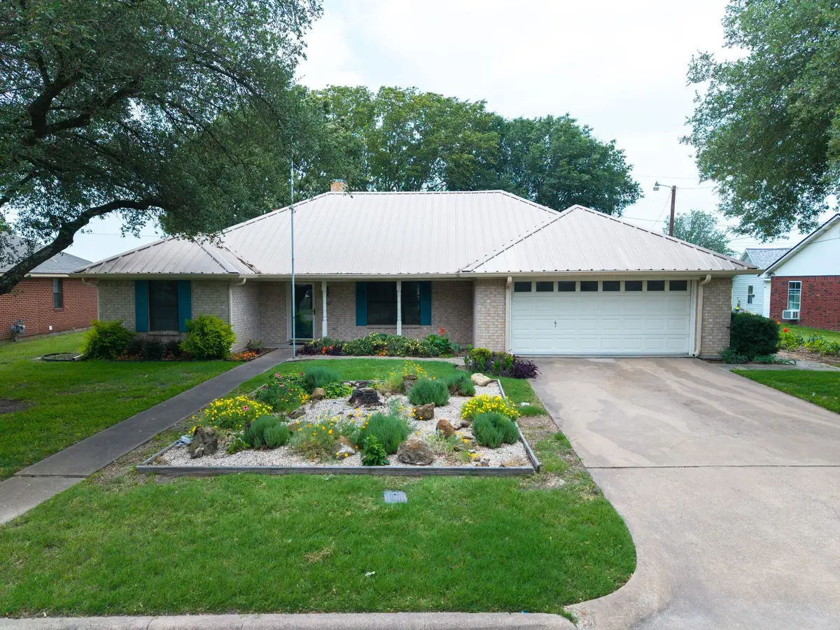 812 Crestline Drive, Mexia, TX 76667 - Image #1