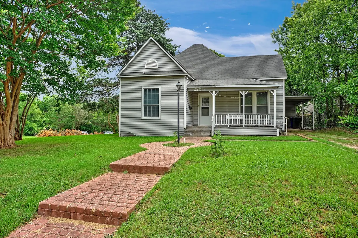 225 N Binkley Street, Sherman, TX 75092 - Image #1