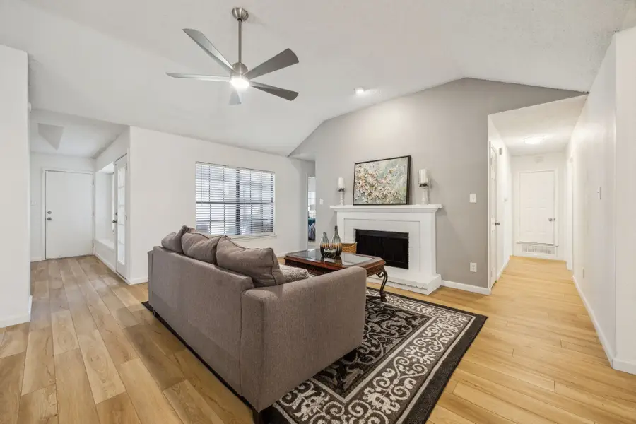 226 E Ridgegate Drive, Garland, TX 75040 - Image #3