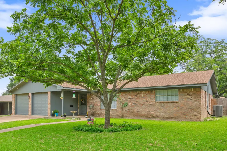 208 Alamosa Drive, Hewitt, TX 76643 - Image #2