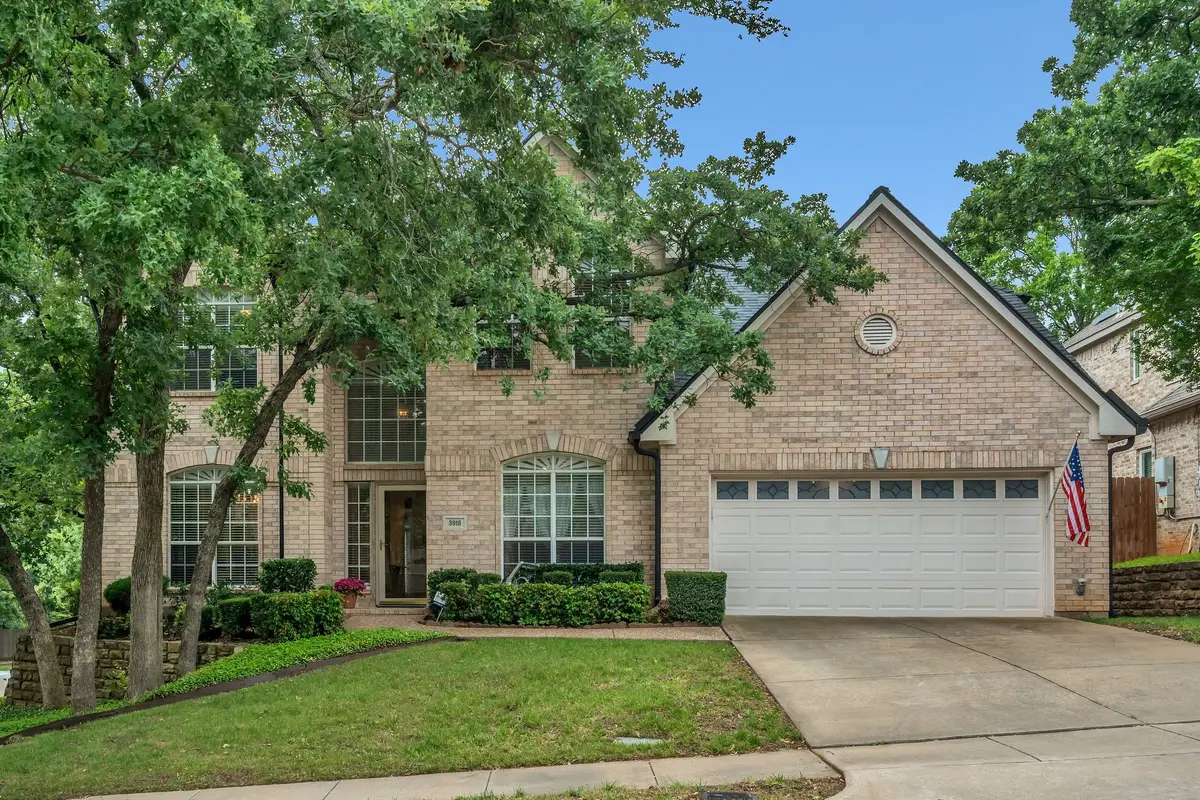 3916 Navajo Lane, Bedford, TX 76021 - Image #1