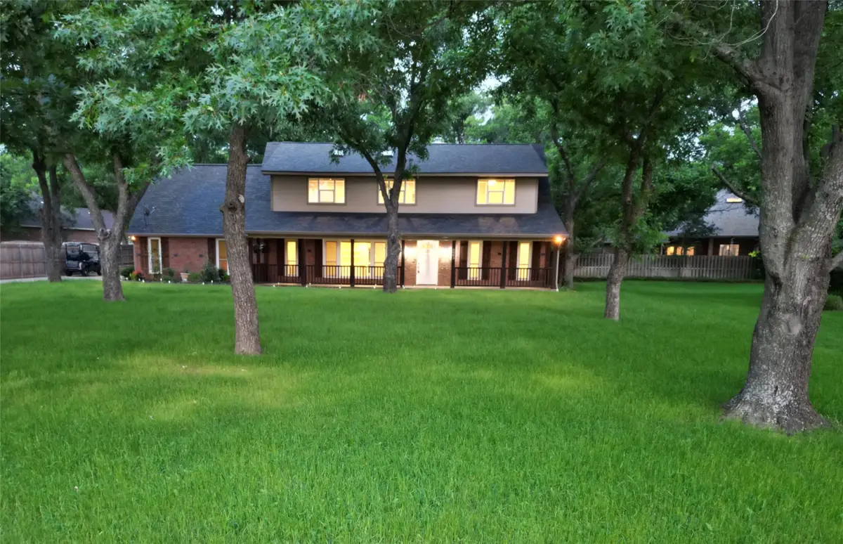 6003 Oakwood Court, Granbury, TX 76049 - Image #1