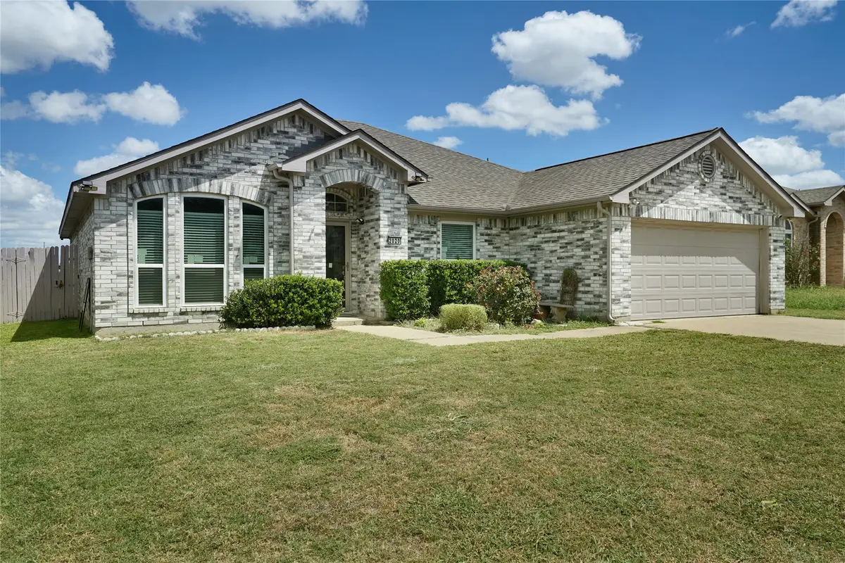 2020 Southwood Trail, Grand Prairie, TX 75052 - Image #1