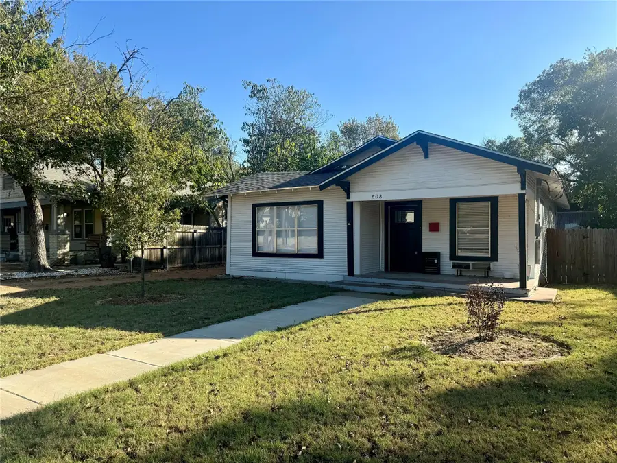 608 S Seaman Street, Eastland, TX 76448 - Image #2