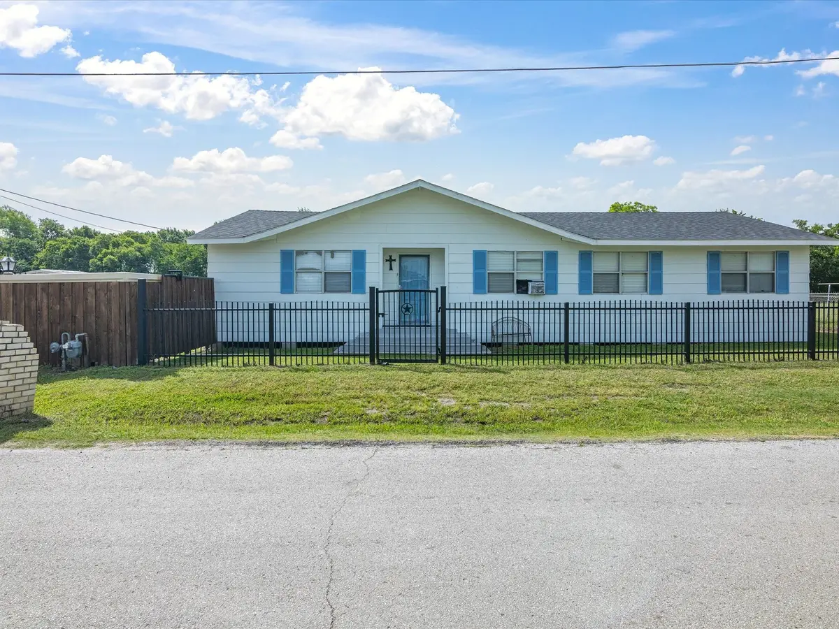 707 Washington Street, Ennis, TX 75119 - Image #1