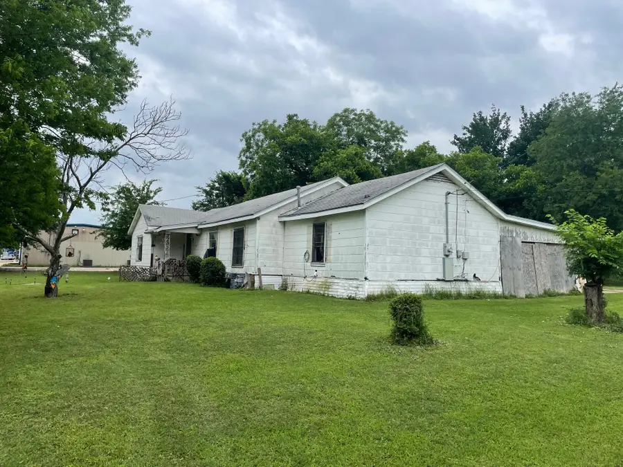 310 W Angeline Street, Groesbeck, TX 76642 - Image #2