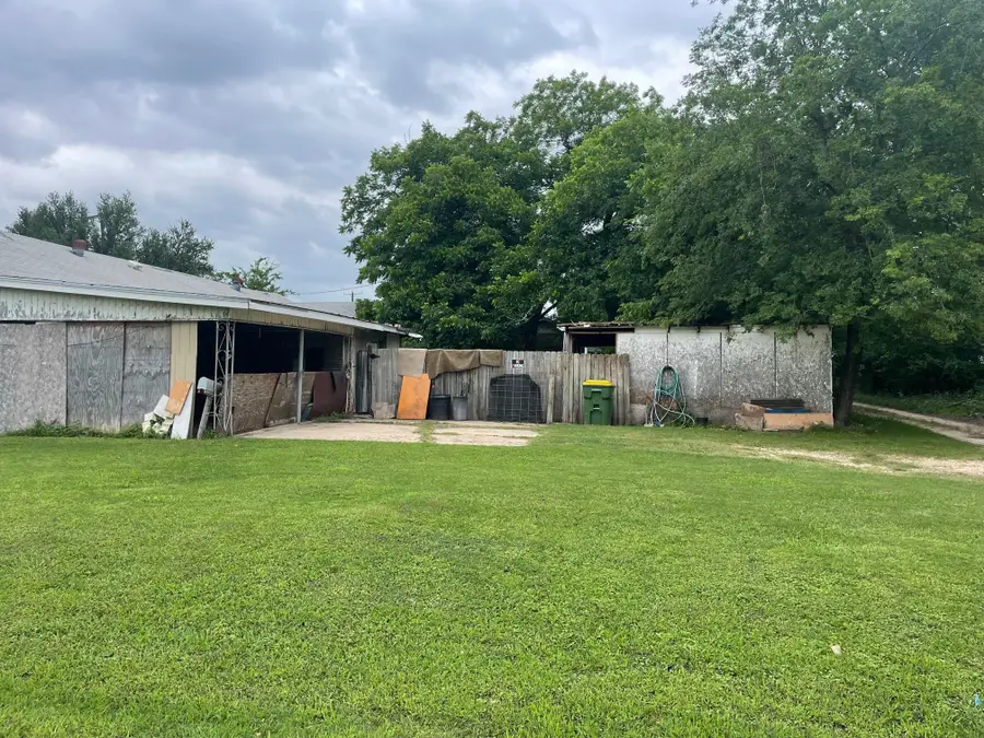 310 W Angeline Street, Groesbeck, TX 76642 - Image #3