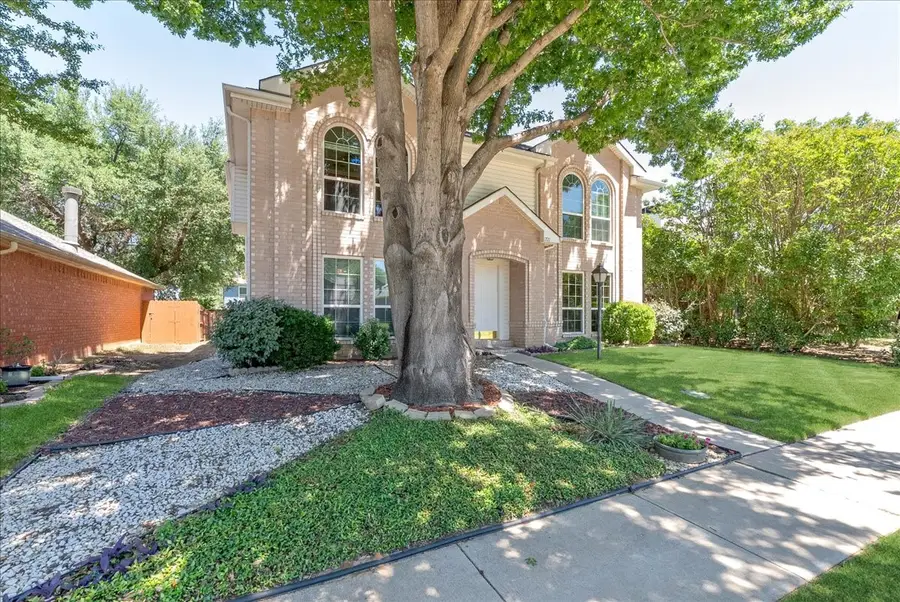 1721 Creekpoint Drive, Lewisville, TX 75067 - Image #2
