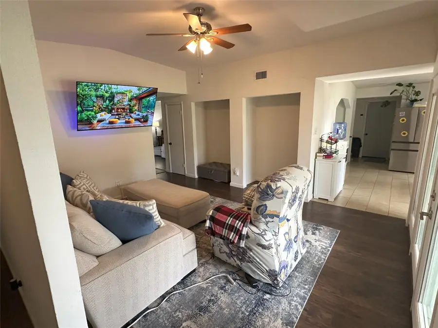 5736 Wedgmont Circle N, Fort Worth, TX 76133 - Image #3