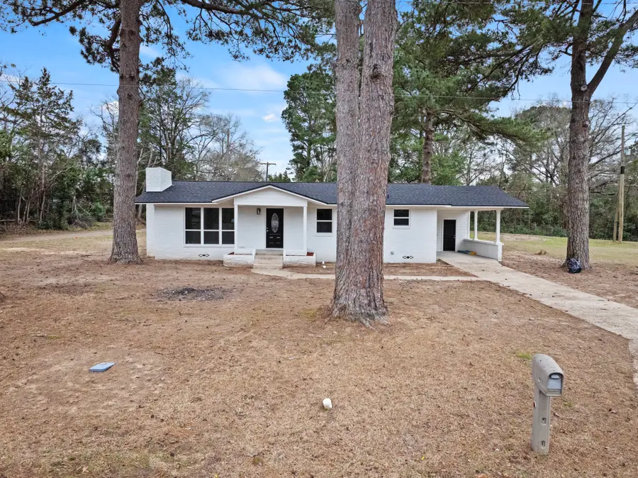 303 Campbell Street, Daingerfield, TX 75638 - Image #3