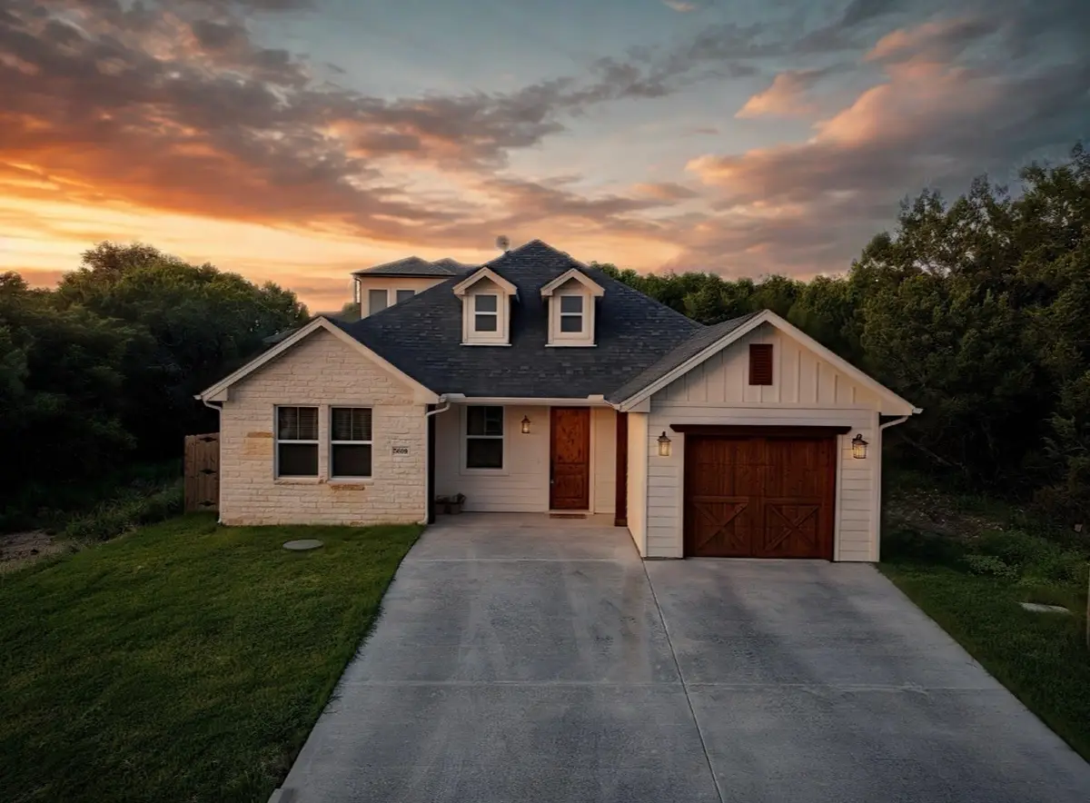 5609 San Jacinto Drive, Granbury, TX 76048 - Image #1