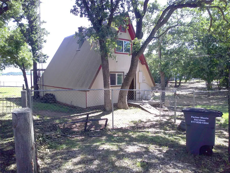 999 Roberts Cut Off Road, Bowie, TX 76230 - Image #2