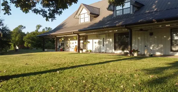 606 S Wade Street, Tehuacana, TX 76686