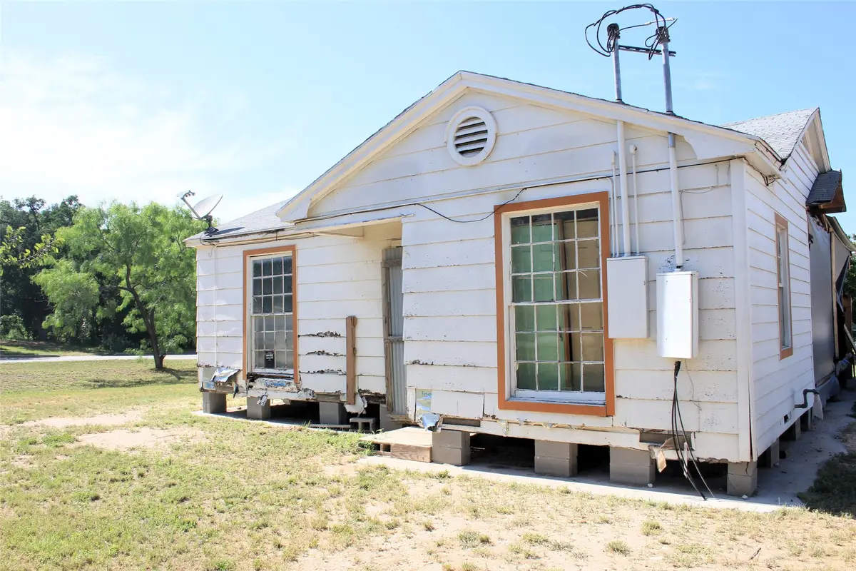 501 E Church Street, San Saba, TX 76877 - Image #1