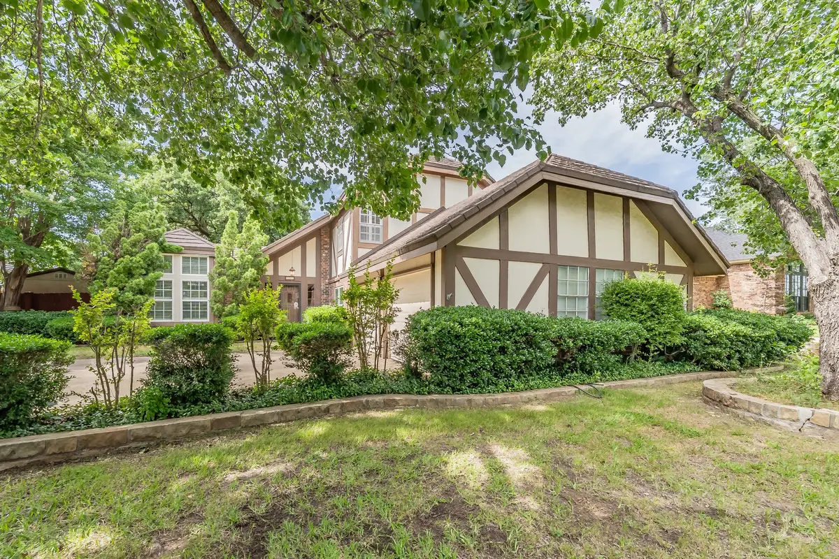 305 Warbler Drive, Bedford, TX 76021 - Image #1