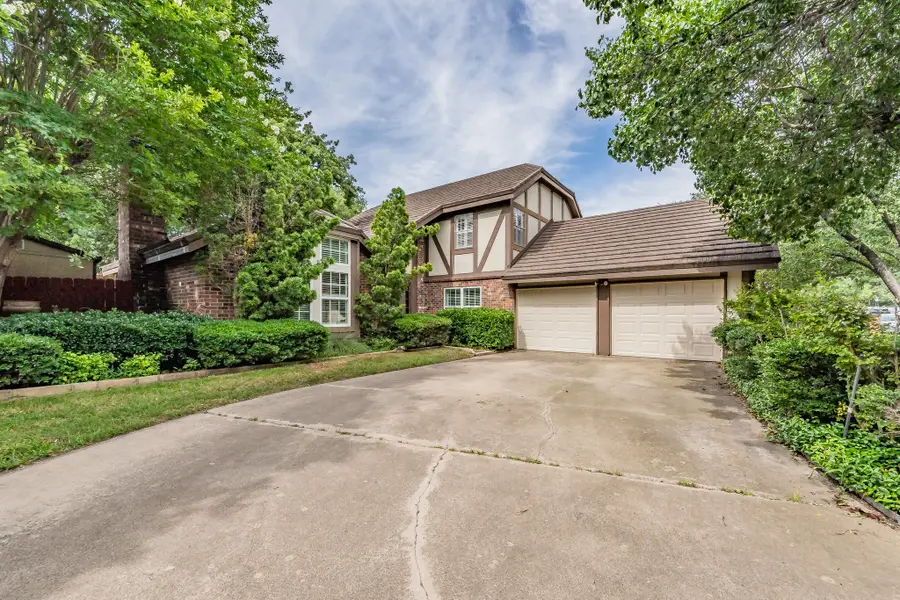 305 Warbler Drive, Bedford, TX 76021 - Image #2