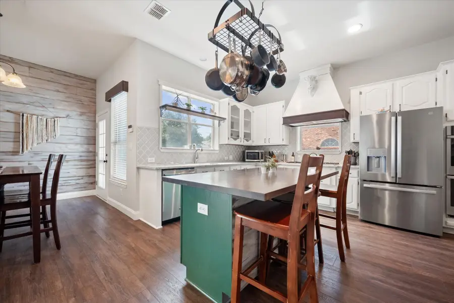 1817 Meadow Ridge Drive, Flower Mound, TX 75028 - Image #2