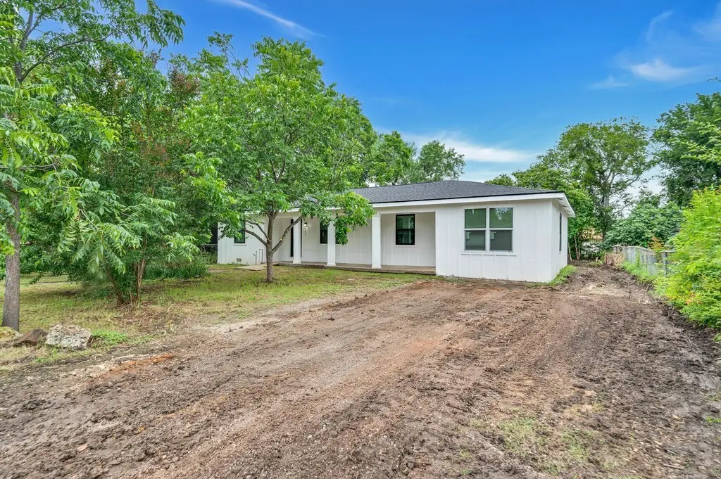 509 E Pine Street, West, TX 76691 - Image #1