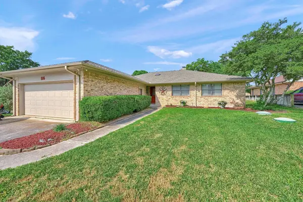 116 Modoc Trail, Lake Kiowa, TX 76240