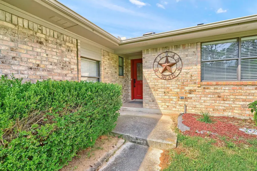 116 Modoc Trail, Lake Kiowa, TX 76240 - Image #2