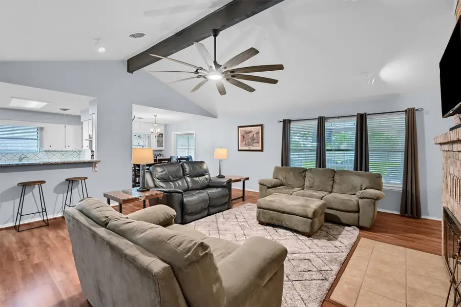 116 Modoc Trail, Lake Kiowa, TX 76240 - Image #3