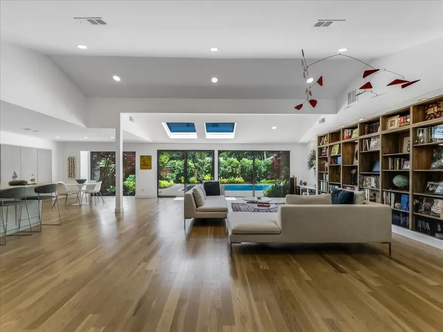 7049 Gateridge Drive, Dallas, TX 75254 - Image #3