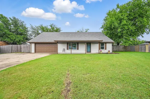 9813 Bancroft Drive, Benbrook, TX 76126