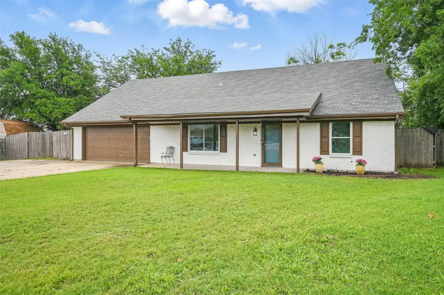 9813 Bancroft Drive, Benbrook, TX 76126 - Image #3