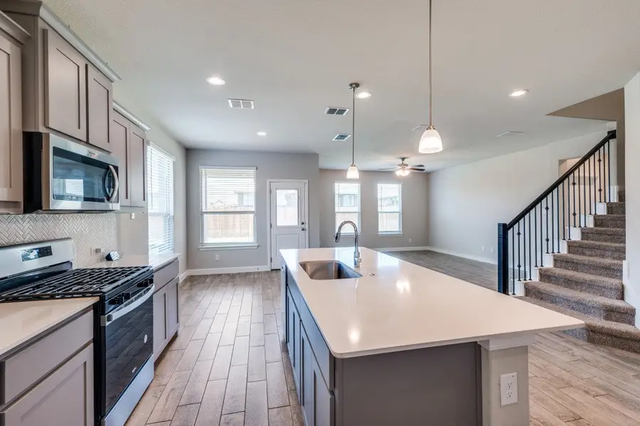 5225 Mountain View Drive, Krum, TX 76249 - Image #3