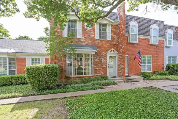 1343 Roaring Springs Road, Fort Worth, TX 76114