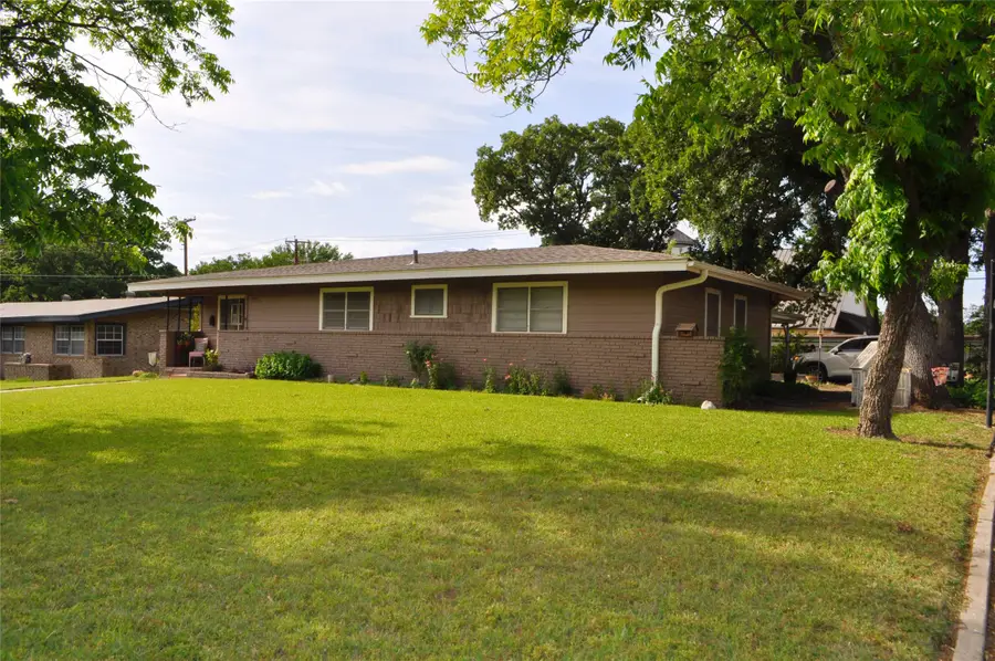 1405 Rolling Hills Drive, Graham, TX 76450 - Image #2