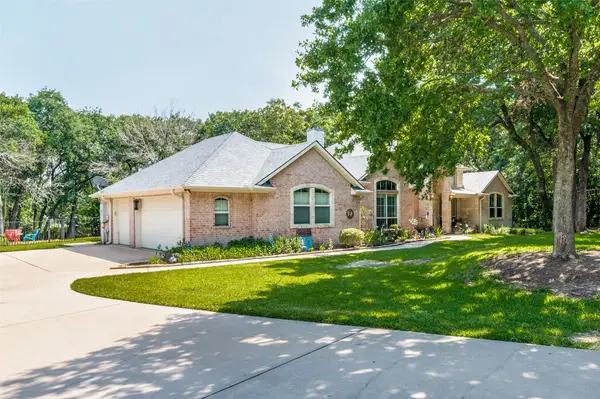 4401 Oak Shores Circle, Cross Roads, TX 76227