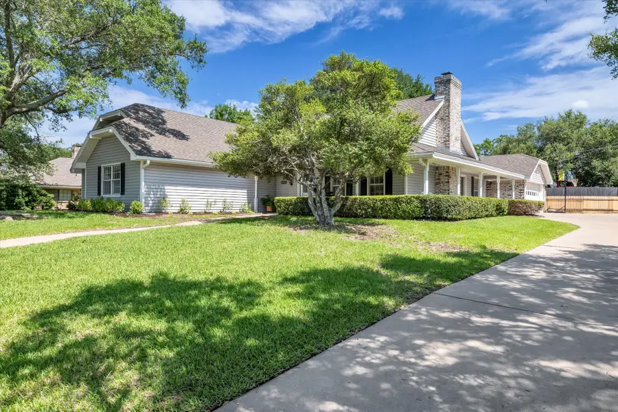 13734 Riverview Drive, Woodway, TX 76712 - Image #2