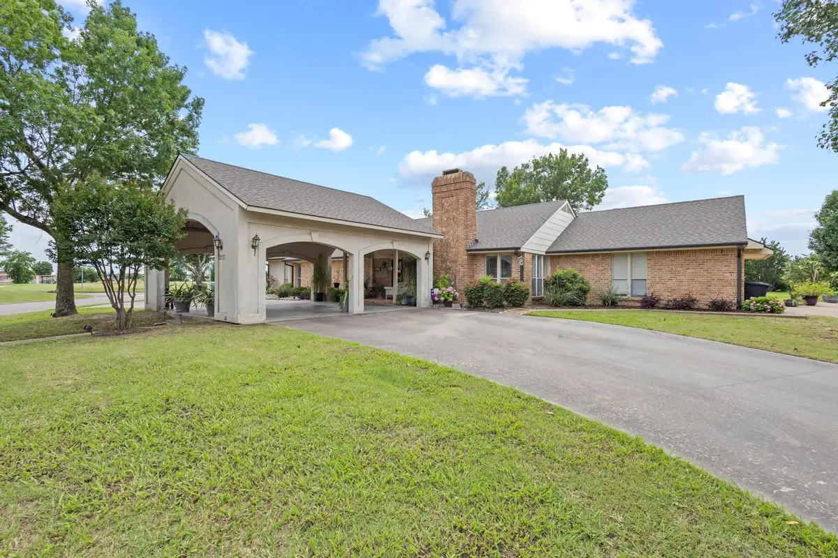 2017 S Village Drive, Bonham, TX 75418 - #1