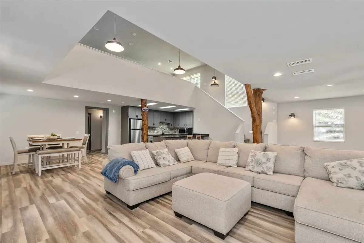 1327 Whispering Springs Drive, Tool, TX 75143 - Image #1