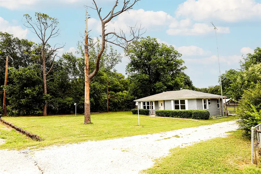 190 Trail Drive, Bowie, TX 76230 - Image #3
