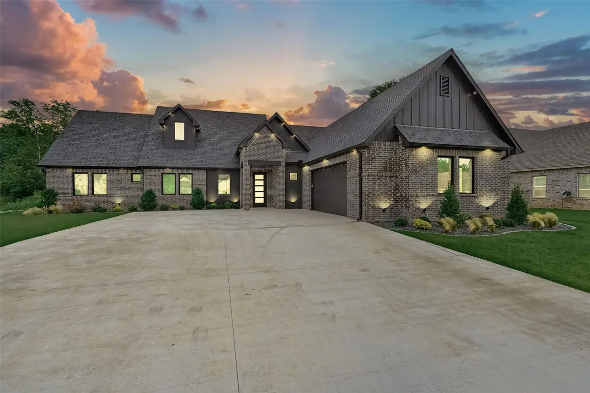 58 Lone Oak Boulevard, Pottsboro, TX 75076 - Image #1