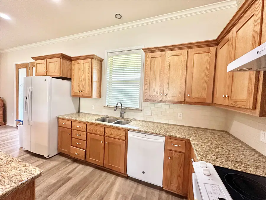 318 E 4th Street, Lindsay, TX 76250 - Image #3