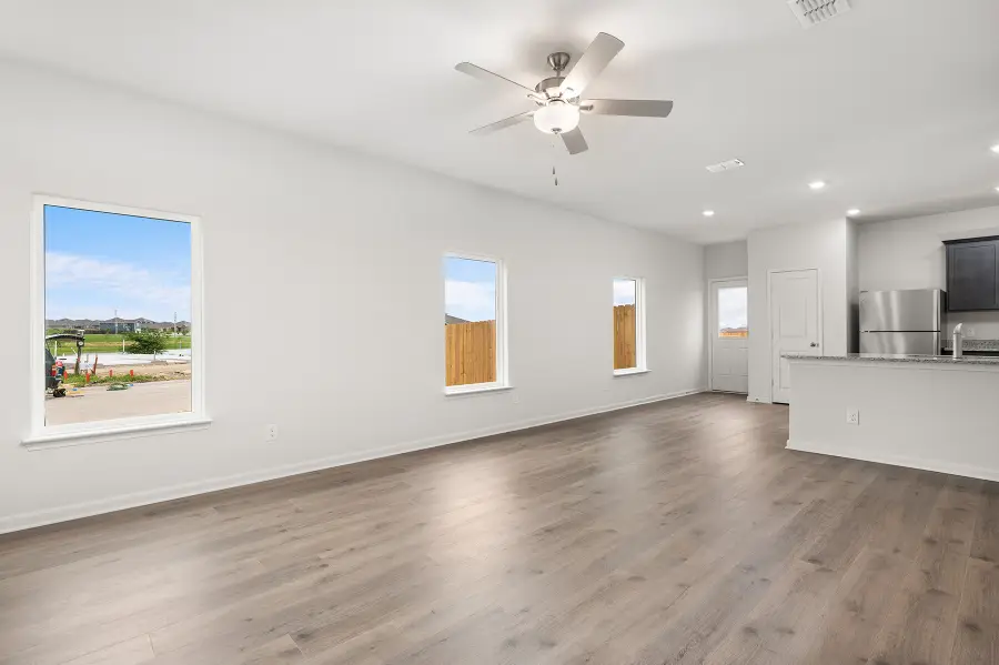 8404 White Wolf Trail, Ponder, TX 76259 - Image #3