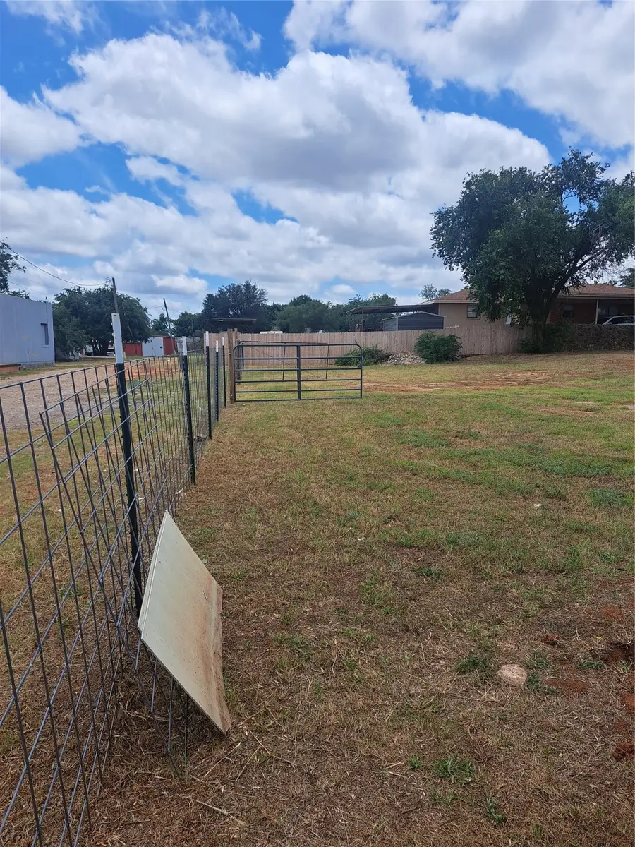 111 W Arkansas Avenue, Sweetwater, TX 79556 - Image #3