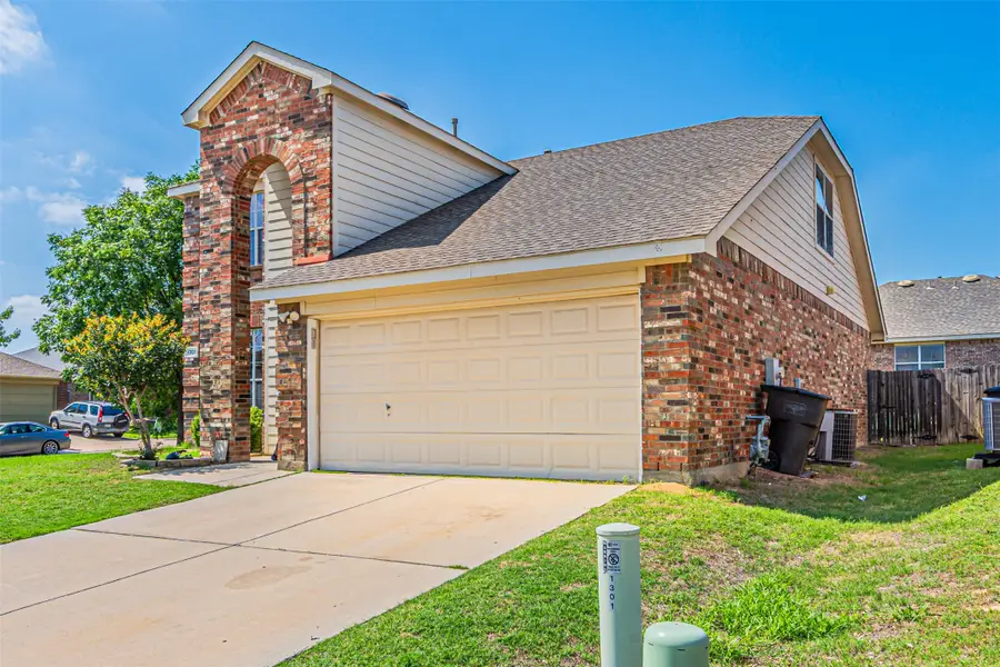 1301 Hennessey Court, Fort Worth, TX 76131 - Image #2